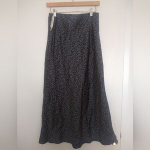 Vetta reversible satin midi skirt, 2 layers NWT M